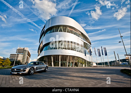 Musée Mercedes Benz à Stuttgart, Bade-Wurtemberg, Allemagne Banque D'Images