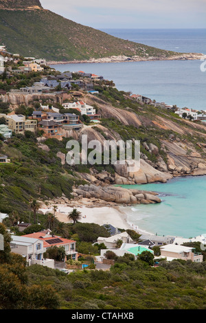 Maisons de Plage dans la baie de Llandudno et Cape Town, RSA, Cape Town, Western Cape, Afrique du Sud Banque D'Images