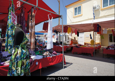 La rue du marché à Porto Lagos village, Grèce Banque D'Images