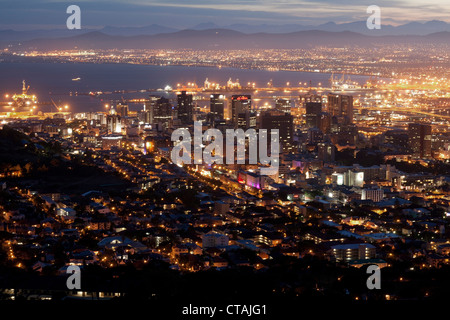 Vue depuis la colline de Signal sur la nuit, Cape Town, Western Cape, Afrique du Sud Banque D'Images