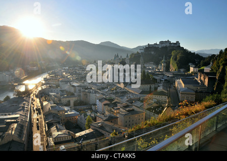 Vue du Moenchsberg vers Salzbourg, Autriche Banque D'Images