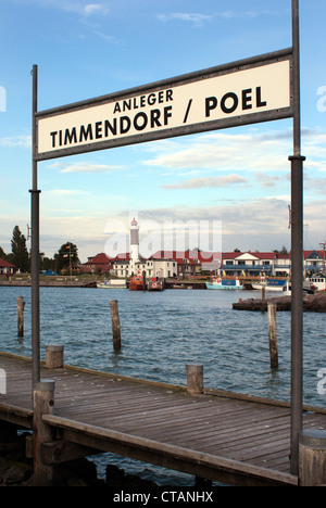 Timm village sur l'île de Poel, glace de phare et le port avec en arrière-plan Banque D'Images