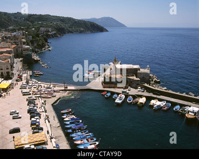 Une vue de dessus de Marina Corta sur LIpari dans les îles Éoliennes. Banque D'Images