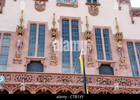 L'hôtel de ville, ou Rathaus, sur Remerberg Plaza, ou Roemer Square, également appelée place du marché à Frankfurt am Main, Allemagne Banque D'Images