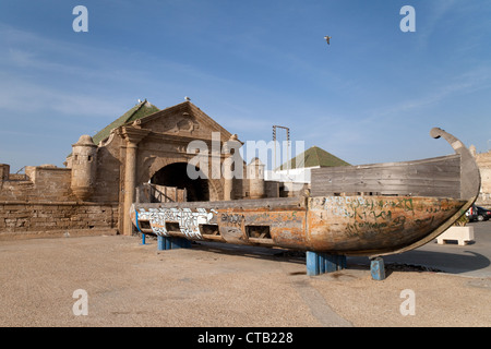 La porte à l'entrée de la médina, du port, de l'Afrique Maroc Essaouira Banque D'Images