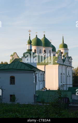 Ascention (1722-1732) et de l'église église Réfectoire (XVII-XVII siècles) dans Florivsky couvent à Kiev Banque D'Images