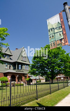 Le Wisconsin, Manitowoc. RAHR West Art Musée installé dans l'historique manoir victorien de style Queen Anne construite en 1891. Banque D'Images