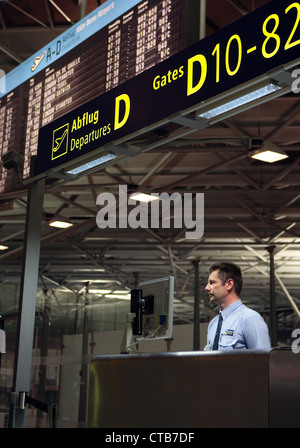 L'aéroport de Cologne Bonn, de contrôle d'embarquement Banque D'Images