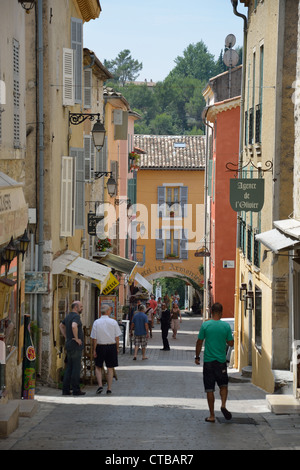 Scène de rue, Valbonne, Alpes-Maritimes, Provence-Alpes-Côte d'Azur, France Banque D'Images