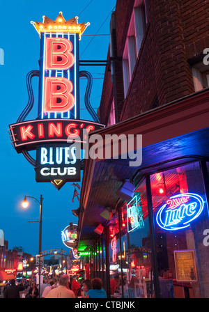 New York, Memphis, Beale Street, animation, bar et restaurant district, B B King's Blues Club Banque D'Images