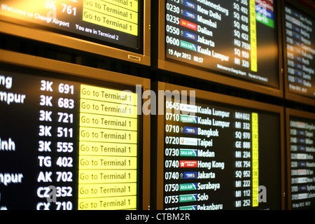 Carte de départ électronique signe avec destination de vol à l'aéroport de Changi à Singapour. Banque D'Images