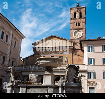 Rome - Basilique Santa Maria in Trastevere et de la fontaine Banque D'Images