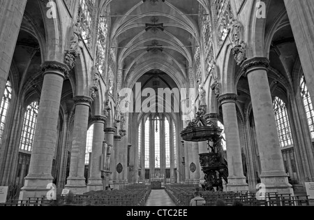 Bruxelles - Juin 22 : nef de l'église gothique Notre Dame du Sablon le 22 juin 2012 à Bruxelles. Banque D'Images