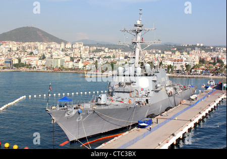 Le cuirassé américain USS Cole à Kusadasi, Turquie Banque D'Images
