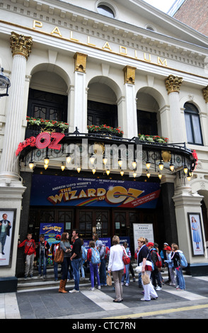 Le London Palladium montrant le Magicien d'Oz, Argyll Street, Londres, Angleterre Banque D'Images