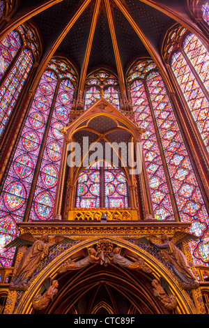 Modifier et vitraux de la chapelle de la Sainte Chapelle, église, Paris France Banque D'Images
