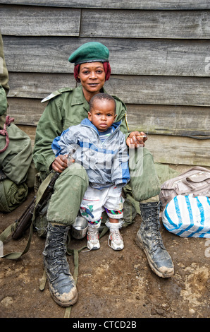 Femme soldat congolais, FARDC, Mushake, République démocratique du Congo Banque D'Images