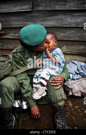 Femme soldat congolais, FARDC, Mushake, République démocratique du Congo Banque D'Images