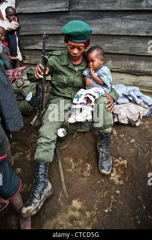 Femme soldat congolais, FARDC, Mushake, République démocratique du Congo Banque D'Images