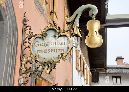 Musée du violon à Mittenwald, une municipalité allemande dans le district de Garmisch-Partenkirchen, en Bavière. Banque D'Images