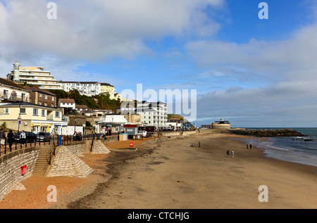 4152. Plage et ville, Ventnor, île de Wight, Royaume-Uni Banque D'Images