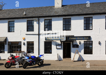 Le Ferry Inn pub ville traditionnelle à Ullapool, Ross et Cromarty, Écosse, Royaume-Uni, Angleterre Banque D'Images