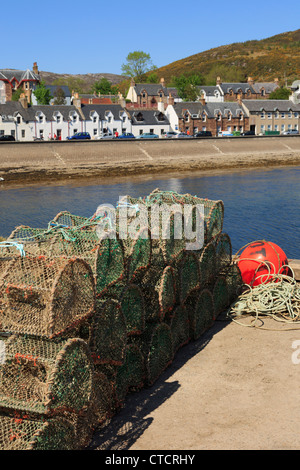 Des casiers à homard sur quai à port de pêche sur le Loch Broom sur northwest highlands Ullapool côte Wester Ross Highland Scotland UK Banque D'Images