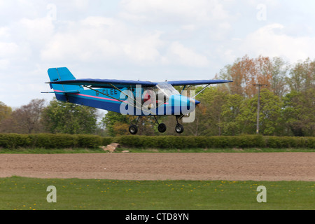 Rans S6-ES Coyote II G-CLEE atterrissage à Breighton Airfield Banque D'Images