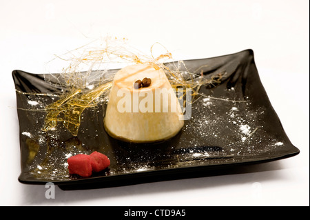 Le panna cotta est un dessert typiquement italien Banque D'Images