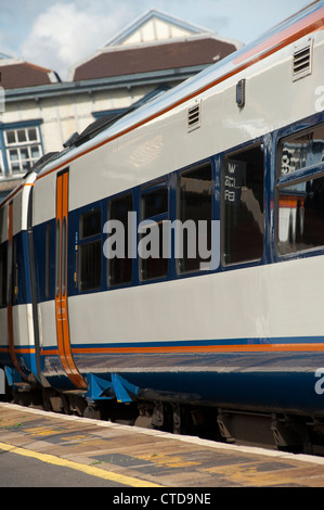 Close up of le côté d'un train de voyageurs le transport dans le sud-ouest de l'Angleterre, les trains livery. Banque D'Images