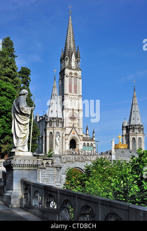 Basilique Notre Dame du Rosaire / Notre Dame du Rosaire de Lourdes au Sanctuaire de Notre-Dame de Lourdes, Pyrénées, France Banque D'Images