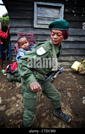 Femme soldat congolais, FARDC, Mushake, République démocratique du Congo Banque D'Images