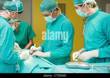 View of surgeons holding surgical tools Banque D'Images