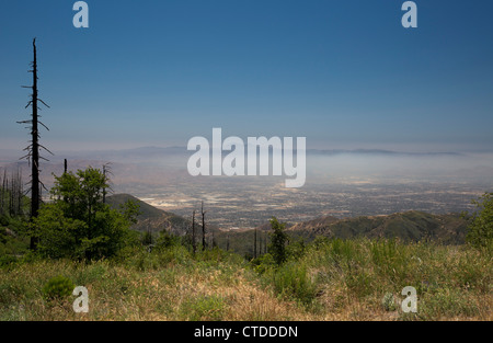 La pollution atmosphérique dans la vallée de San Bernardino, à l'est du centre-ville de Los Angeles Banque D'Images