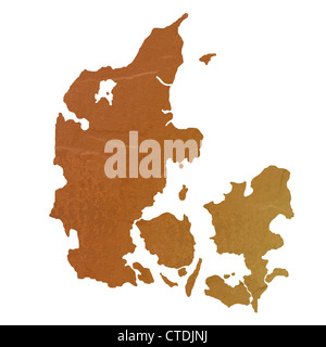 Carte Carte du Danemark texturé avec la texture de pierre ou roche brune, isolé sur fond blanc avec chemin de détourage. Banque D'Images