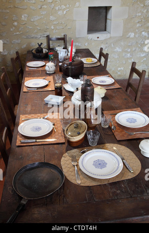 Set de table pour le dîner dans le Château de Montpoupon près de Montrichard, France Banque D'Images