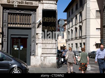 Branche d'UniCredit Banca au centre de Florence, l'une des principales banques italiennes en difficulté Banque D'Images