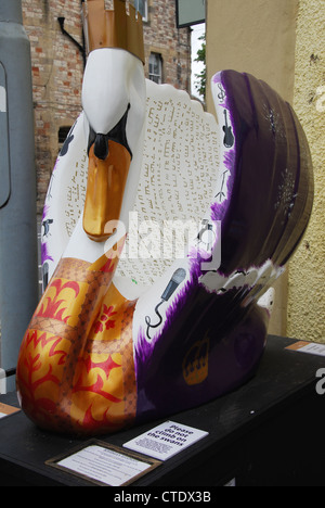 Affichage des sculptures artistiques swan dans Wells Somerset UK Banque D'Images