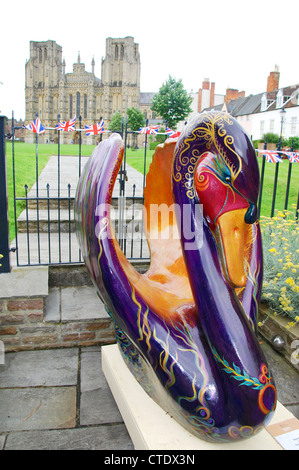 Affichage des sculptures artistiques swan dans Wells Somerset UK Banque D'Images