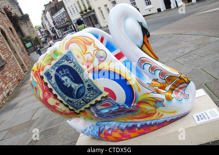 Affichage des sculptures artistiques swan dans Wells Somerset UK Banque D'Images