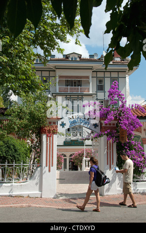 ISTANBUL, TURQUIE. Entrée de l'hôtel Palas Halki mérite sur Heybeliada, l'une des îles des Princes dans la mer de Marmara. 2012 Banque D'Images