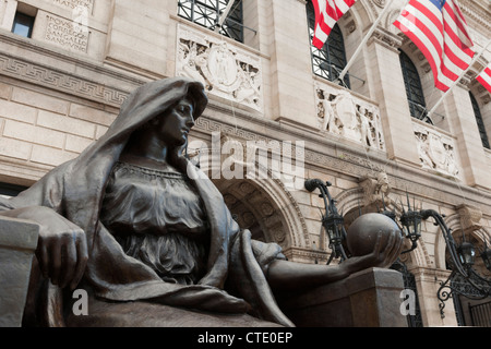 Boston Public Library Science statue Banque D'Images