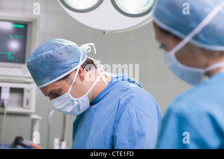 Médecin concentré Banque D'Images