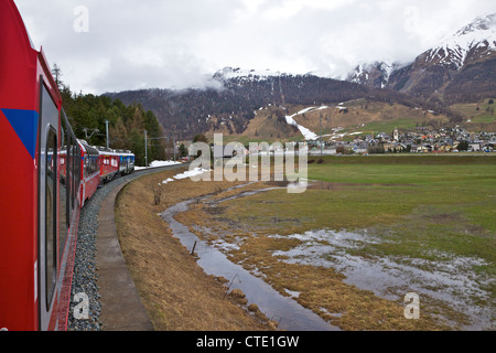 Voyage Bernina Express de Tirano Italie à Saint-Moritz, Suisse Europe Banque D'Images