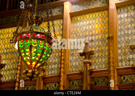 Troy, New York. L'église Saint Paul, vers 1827. Fenêtres en verre Tiffany et luminaire, vers 1890. Banque D'Images