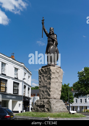 dh King Alfreds statue WINCHESTER HAMPSHIRE accueille le roi Alfred le Grande statue angleterre wessex royaume-uni Banque D'Images