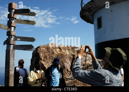 Les touristes au phare Pointe du Cap, la pointe extrême du continent africain, Le Cap, Afrique du sud péninsulaire Banque D'Images