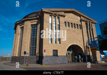 Alter Elbtunnel l'ancien tunnel de l'Elbe exterior Sankt Pauli Hambourg Allemagne Europe Banque D'Images