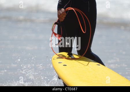 Les surfeurs sur la Côte des Basques, Biarritz plage au coucher du soleil Banque D'Images