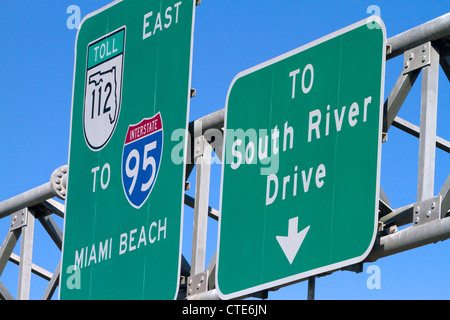 Panneau routier à Miami, Floride, USA. Banque D'Images